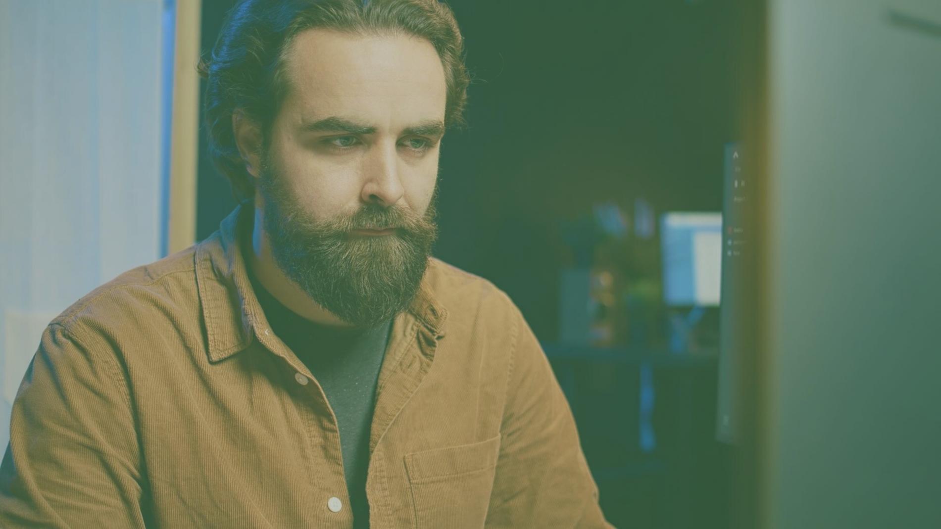 Gruppendiskussion während Design-Kritik-Session